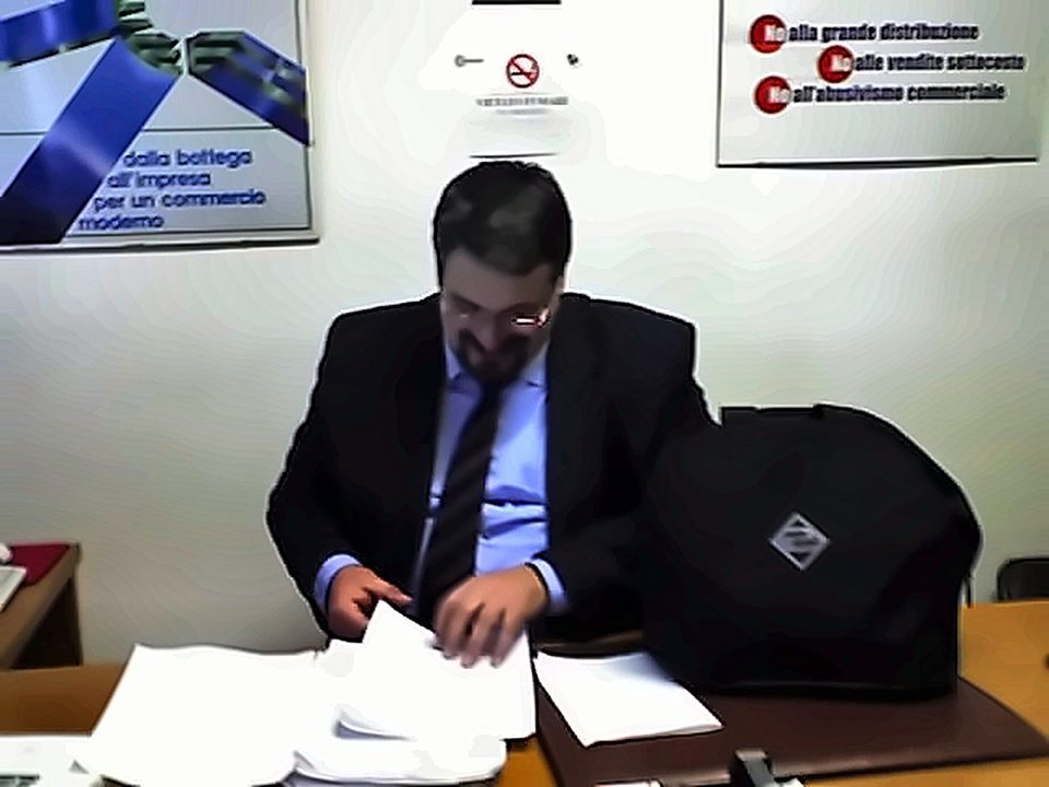 Al lavoro, tra carte e appunti