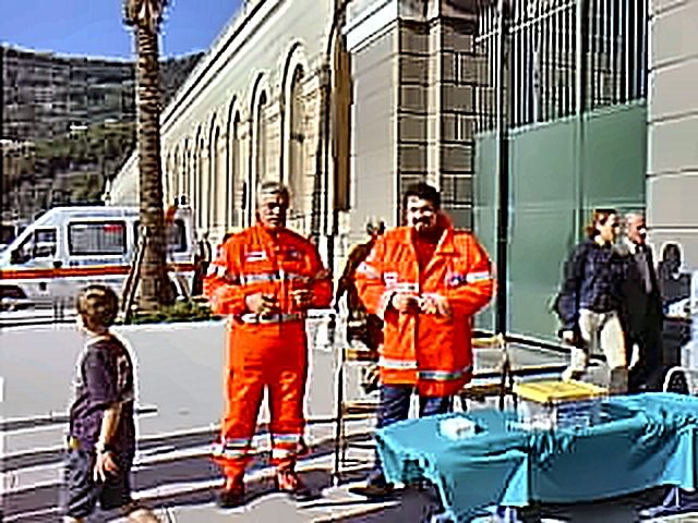 Al banchetto della raccolta fondi